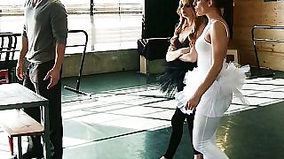 Black Swan in a ballet hardcore